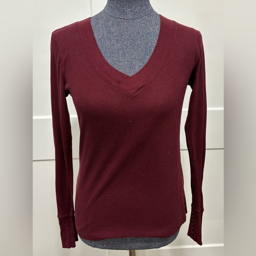 Col Story maroon v neck long sleeve top